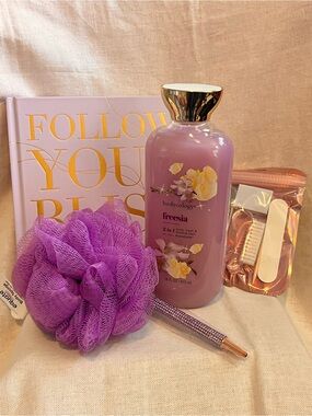 Bodycology Freesia 2-in-1 Body Wash & Bubble Bath Bundle